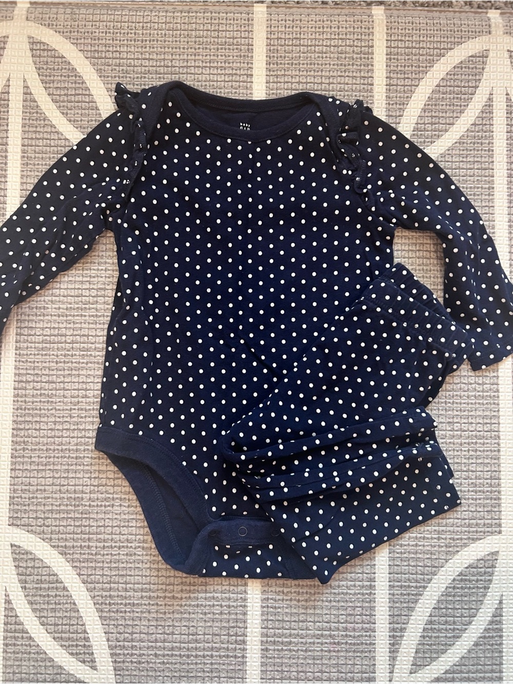 Gap baby set 6-12 months
